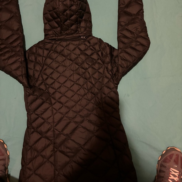 The north face women’s size medium long, puffer coat it’s black in color - Picture 2 of 8